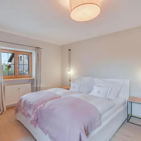 Ferienwohnung Mittertenn Alte Gendarmerie * Übersee